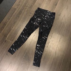 Varley marble leggings in size medium
